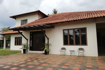 Tropicana Golf- 1.5 storeys (suitable for elderly)