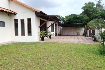 Tropicana Golf- 1.5 storeys (suitable for elderly)