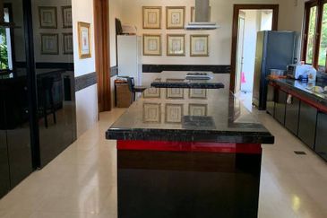 Bangsar Hill-gated, infinity pool, fantastic view 