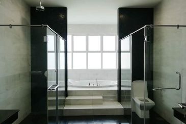 Kenny Hills - Large house, pool and garden