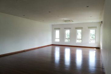 Kenny Hills - Large house, pool and garden