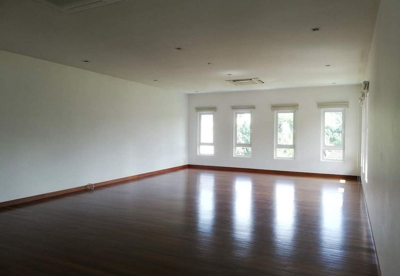 Kenny Hills - Large house, pool and garden