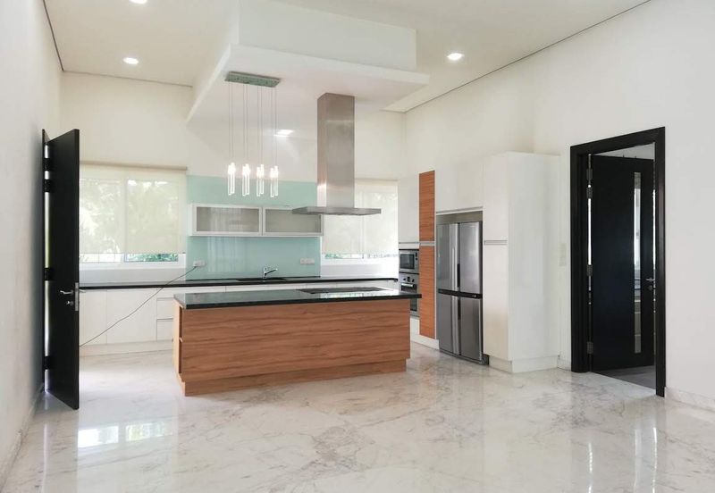 Kenny Hills - Large house, pool and garden