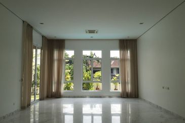 Kenny Hills - Large house, pool and garden