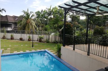 Kenny Hills - Large house, pool and garden