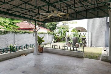 Titiwangsa-21Ksf land/park 20 cars (office/school)