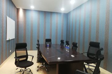 Ampang - 3 storeys, 8 rooms, near shops (15Ksf)