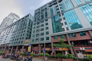 Megan Avenue (whole block) - walk to LRT