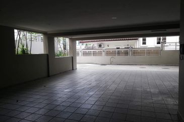 Tropicana Golf -6 room, park 10 car, well maintain