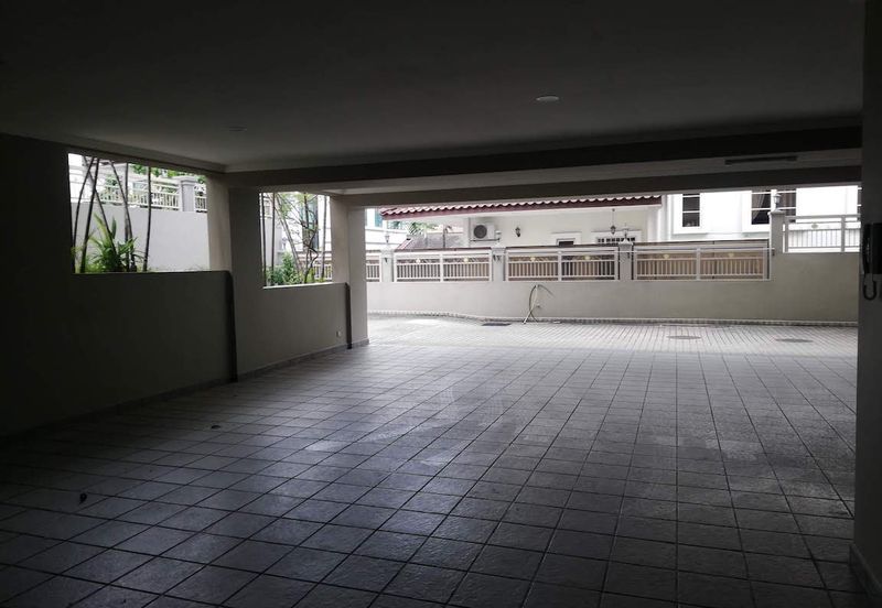 Tropicana Golf -6 room, park 10 car, well maintain