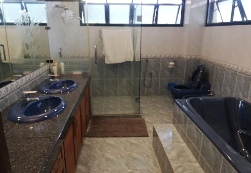 Tropicana Golf -6 room, park 10 car, well maintain