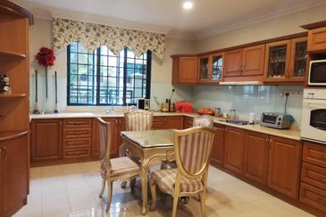 Tropicana Golf -6 room, park 10 car, well maintain