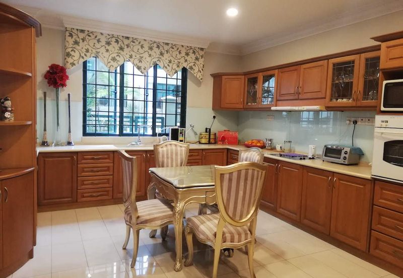 Tropicana Golf -6 room, park 10 car, well maintain