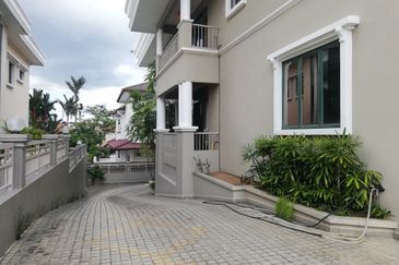 Tropicana Golf -6 room, park 10 car, well maintain