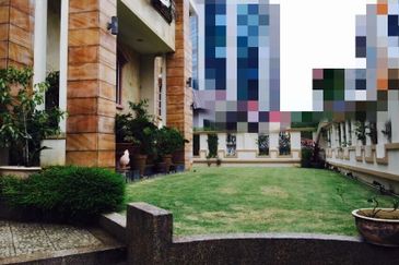 Tropicana Golf - Golf course view, lift, near shop