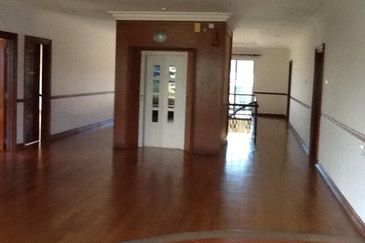 Tropicana Golf - Golf course view, lift, near shop