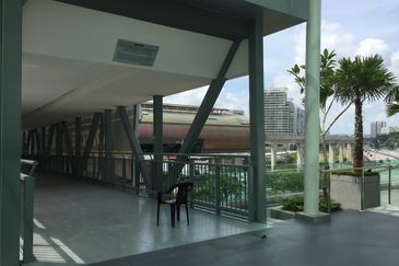 UOA business park - walk to LRT/KTM, face Highway