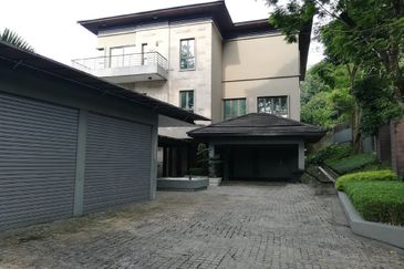 Kenny Hills - Luxury Twin Bungalow (27000sf land)