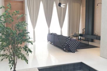 Edge of U-Thant - Gated, furnished