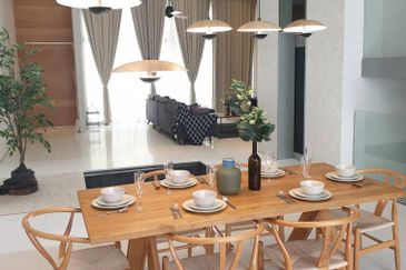 Edge of U-Thant - Gated, furnished