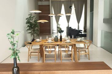 Edge of U-Thant - Gated, furnished