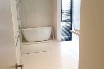 Edge of U-Thant - Gated, furnished