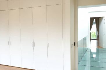 Edge of U-Thant - Gated, furnished