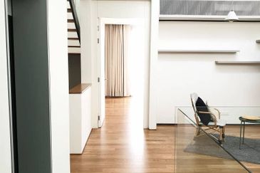 Edge of U-Thant - Gated, furnished