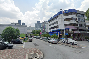 Ampang - (1-3 blocks) near Ampang Point, lift
