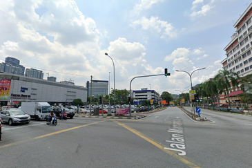Ampang - (1-3 blocks) near Ampang Point, lift