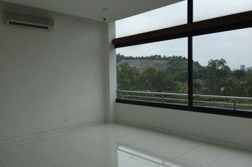 Bangsar - pool, lift (quiet) [Tenanted]
