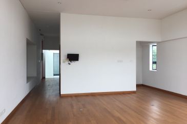 Bangsar - pool, lift (quiet) [Tenanted]