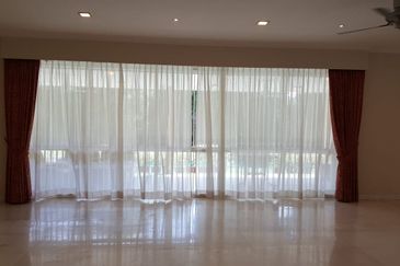 Hidden gem - large pool and garden (21000sf)