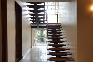 Hidden gem - large pool and garden (21000sf)