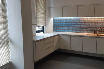 Bangsar-walk to LRT, shops (3000sf) [furnished]