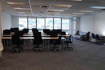 Bangsar-walk to LRT, shops (3000sf) [furnished]