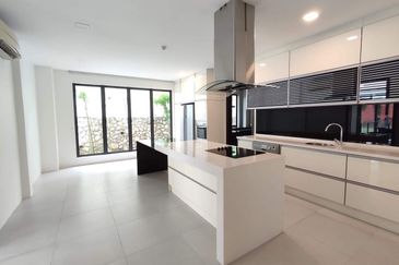 DH - newly refurbished, 7 rooms, KLCC view