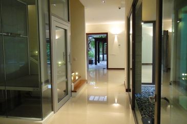 Kenny Hills- Luxury Twin Bungalow (27000sf land)