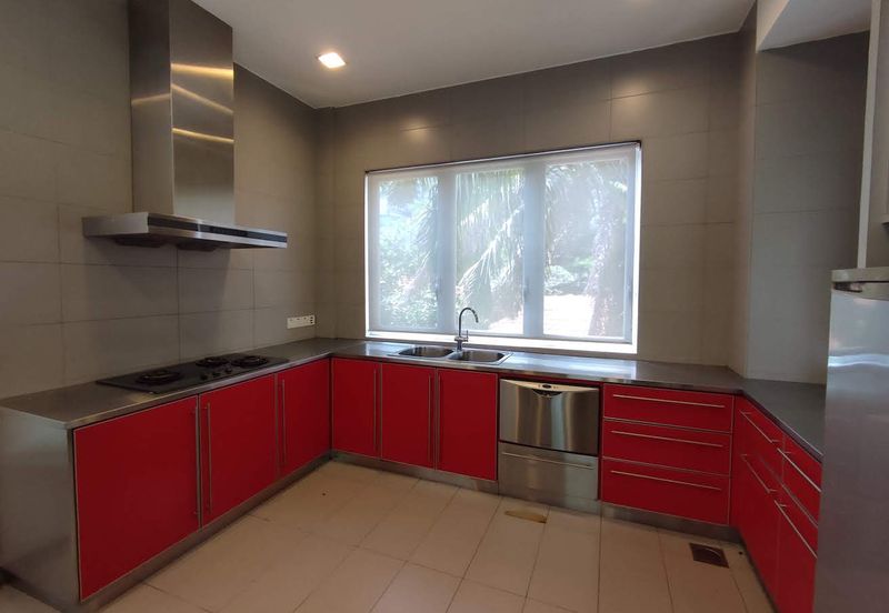 Large pool, park 8 cars (GOOD BUY!!) 