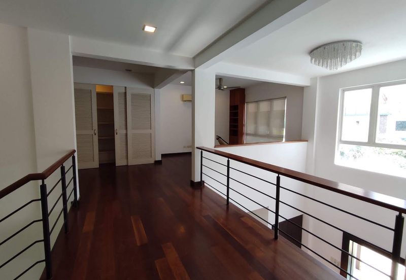 Large pool, park 8 cars (GOOD BUY!!) 