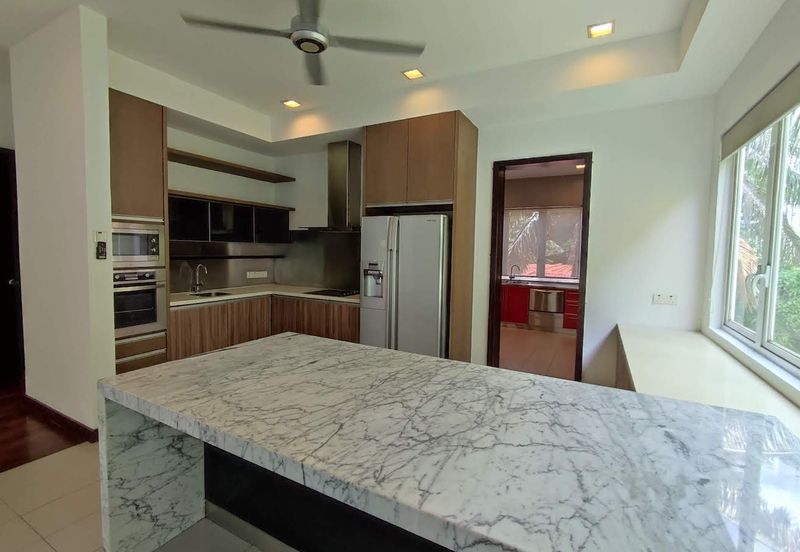 Large pool, park 8 cars (GOOD BUY!!) 