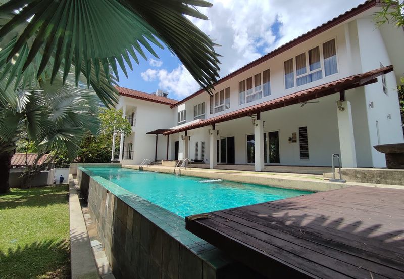 Large pool, park 8 cars (GOOD BUY!!) 