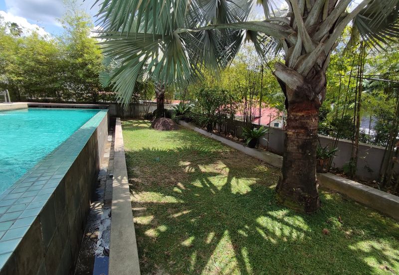 Large pool, park 8 cars (GOOD BUY!!) 