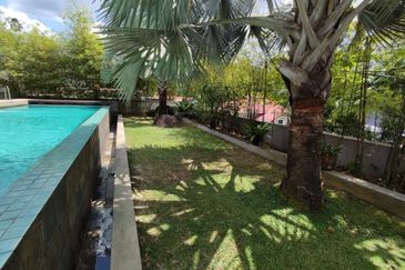 Large pool, park 8 cars (GOOD BUY!!) 