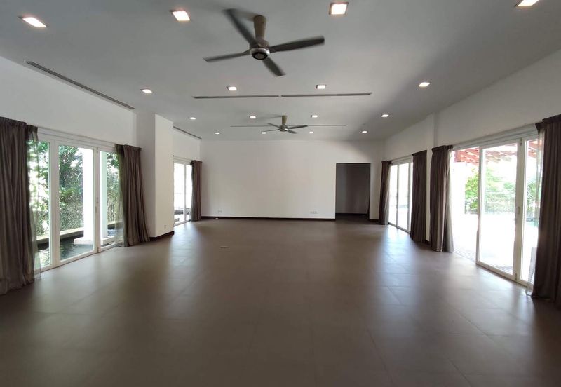 Large pool, park 8 cars (GOOD BUY!!) 