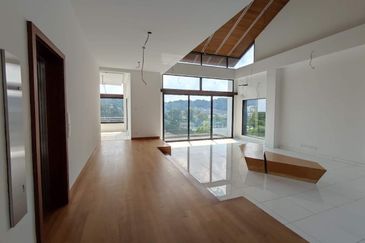 Bangsar - pool, lift (quiet) [Tenanted]