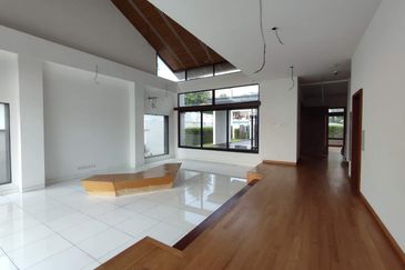 Bangsar - pool, lift (quiet) [Tenanted]