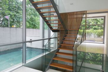 Edge of Uthant- gated, next to ISKL (private pool)