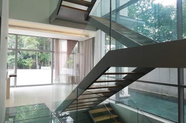 Edge of Uthant- gated, next to ISKL (private pool)