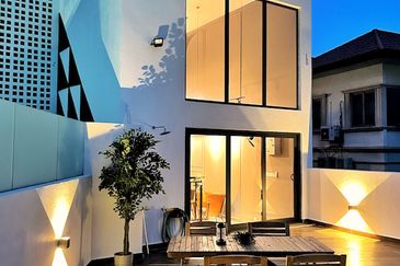 Bukit Pantai - KLCC view, rooftop pool